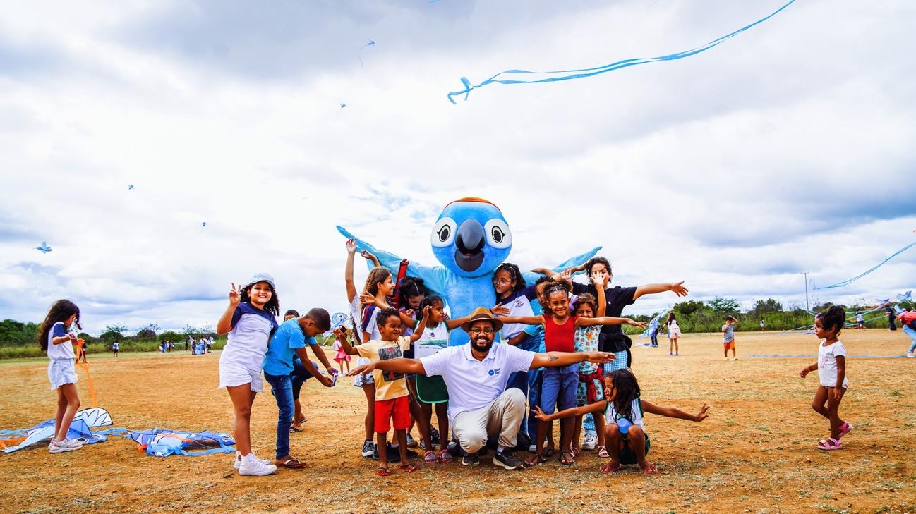 Projeto Tita Ararinha e Bluesky: Conscientização Ambiental e Preservação da Ararinha-Azul Ganham Destaque no Lançamento da Pipa da Tita